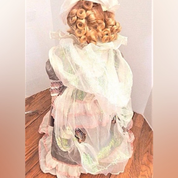 Porcelain Doll William Tung Collection 25" Catherine  Collectible TUSS - Picture 3 of 5
